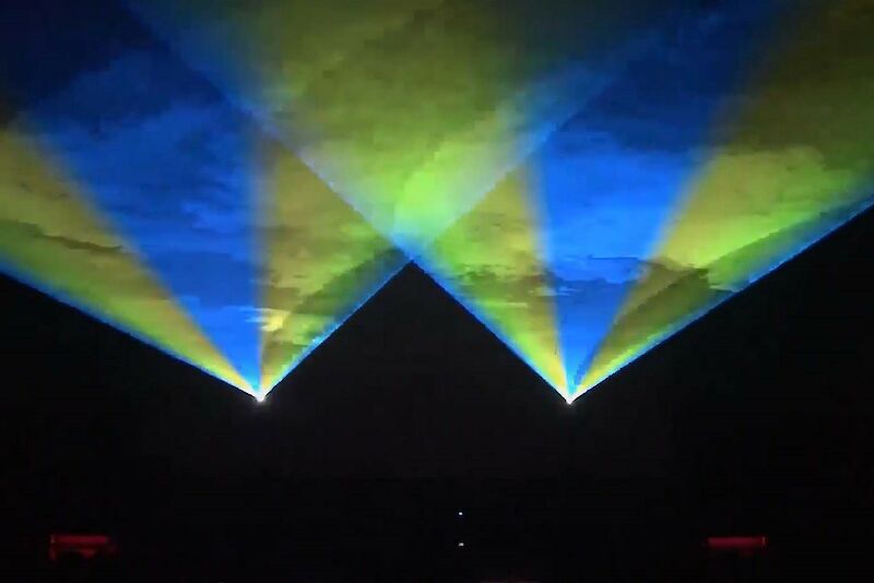 Laserowy pokaz "światło i dźwięk"